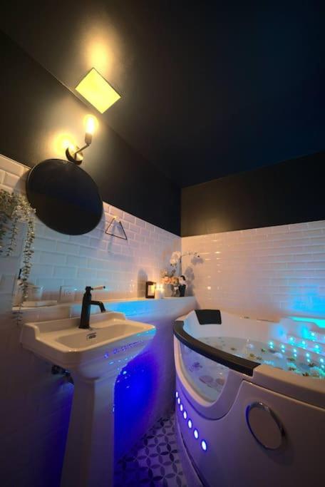 Luxury Room Jacuzzi Centre Ville Haut De Gamme Mulhouse Exterior foto
