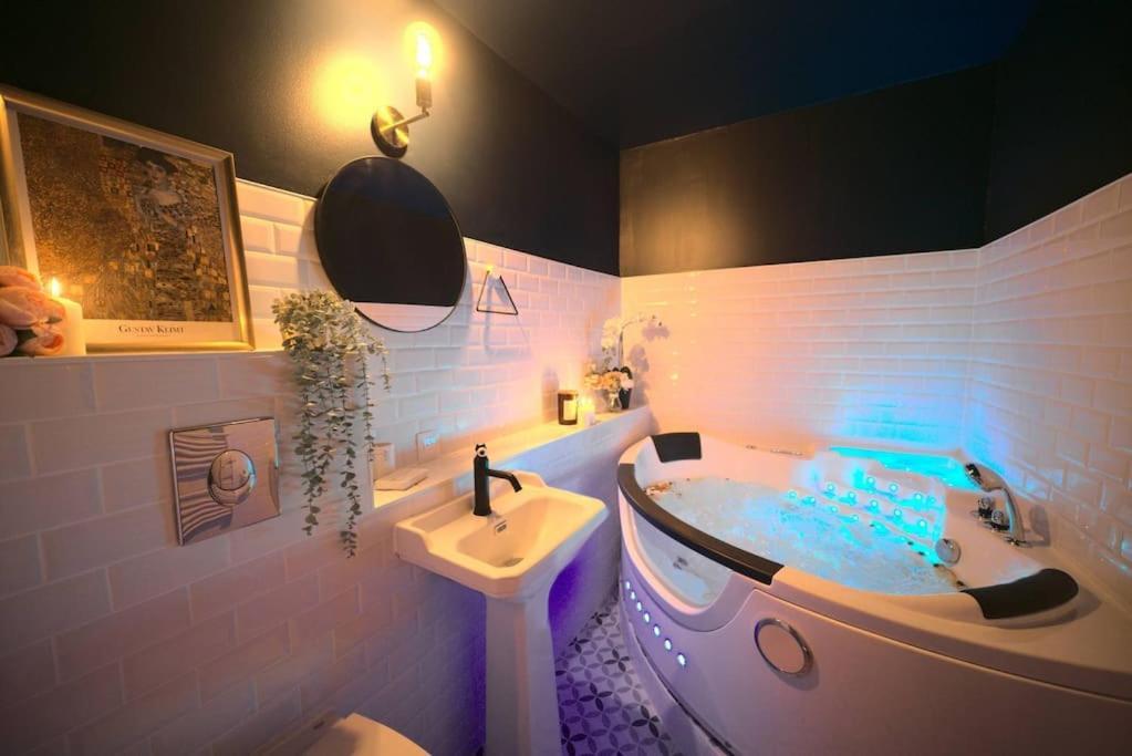 Luxury Room Jacuzzi Centre Ville Haut De Gamme Mulhouse Exterior foto